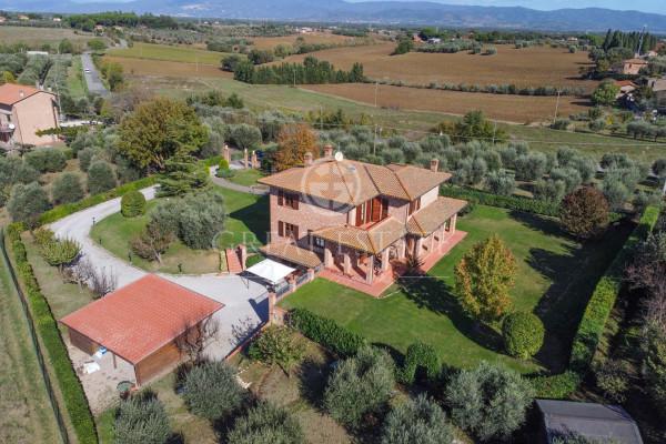 casa indipendente in vendita a Castiglione del Lago