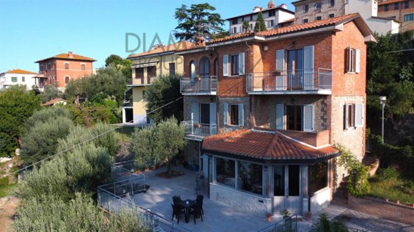 casa indipendente in vendita a Castiglione del Lago