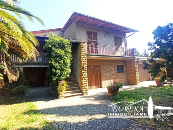 casa indipendente in vendita a Castiglione del Lago in zona Gioiella