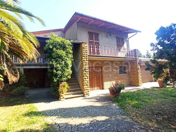 casa indipendente in vendita a Castiglione del Lago in zona Gioiella