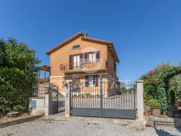 casa indipendente in vendita a Castiglione del Lago