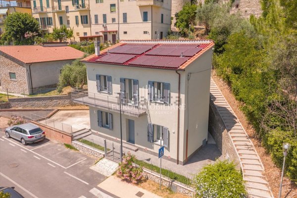 casa indipendente in vendita a Castiglione del Lago