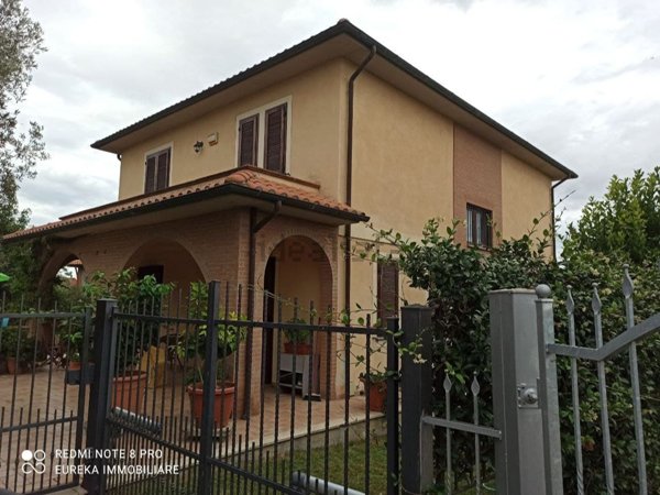 casa indipendente in vendita a Castiglione del Lago