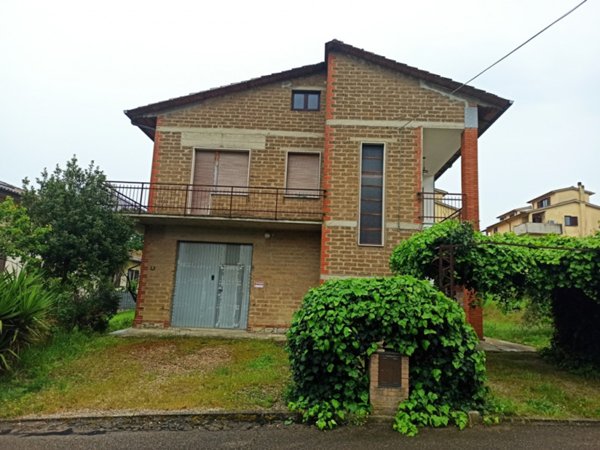 casa indipendente in vendita a Castiglione del Lago