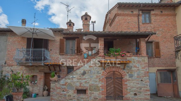 esavano in vendita a Castiglione del Lago in zona Panicarola