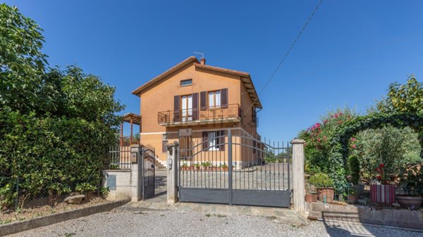 casa indipendente in vendita a Castiglione del Lago