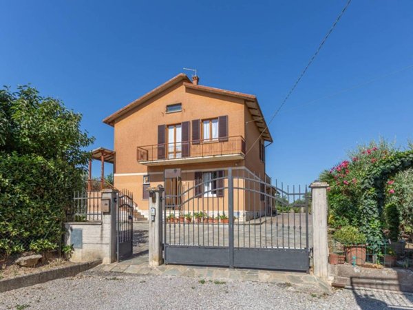 casa indipendente in vendita a Castiglione del Lago