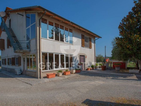 casa indipendente in vendita a Castiglione del Lago