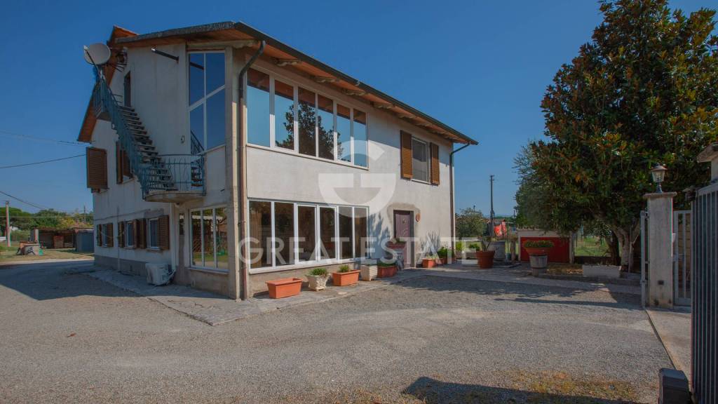 casa indipendente in vendita a Castiglione del Lago in zona Piana