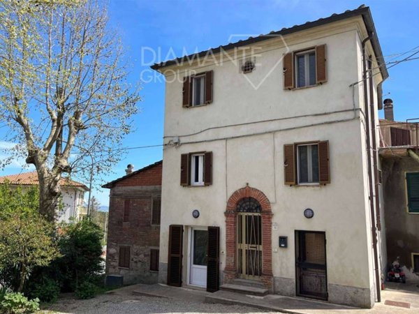 casa indipendente in vendita a Castiglione del Lago