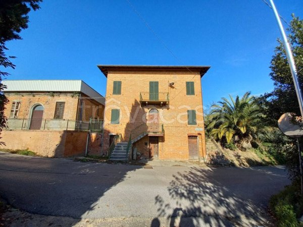 casa indipendente in vendita a Castiglione del Lago