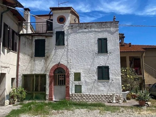casa indipendente in vendita a Castiglione del Lago