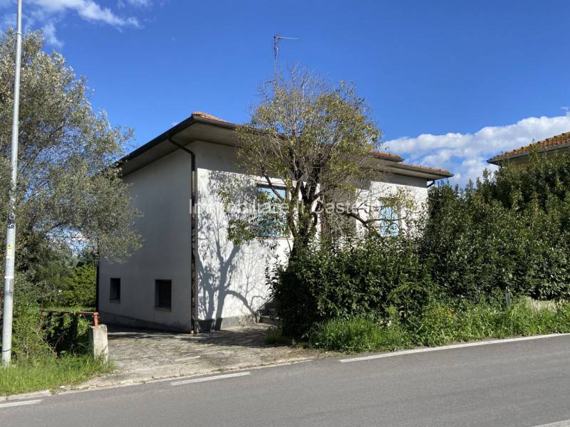 casa indipendente in vendita a Castiglione del Lago