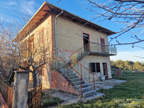 casa indipendente in vendita a Castiglione del Lago in zona Badia