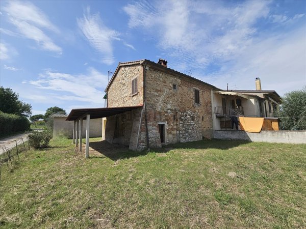 casa indipendente in vendita a Castiglione del Lago