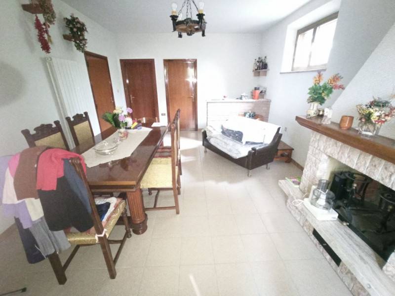 casa indipendente in vendita a Castiglione del Lago