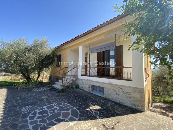 casa indipendente in vendita a Castiglione del Lago in zona Vaiano