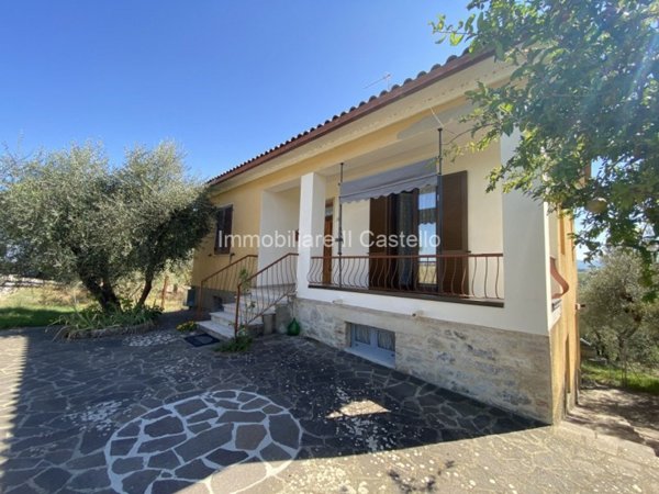 casa indipendente in vendita a Castiglione del Lago in zona Vaiano