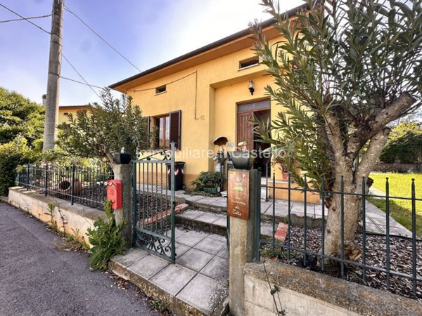 casa indipendente in vendita a Castiglione del Lago in zona Villastrada