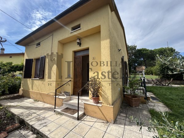 casa indipendente in vendita a Castiglione del Lago in zona Villastrada