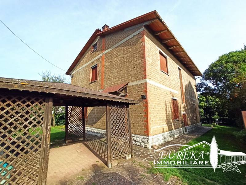 casa indipendente in vendita a Castiglione del Lago