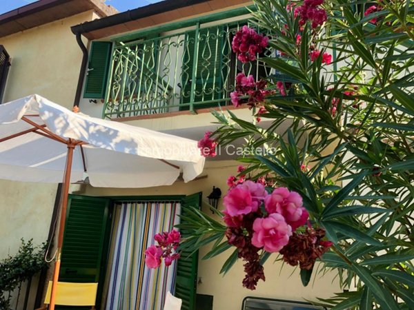 casa indipendente in vendita a Castiglione del Lago in zona Badia