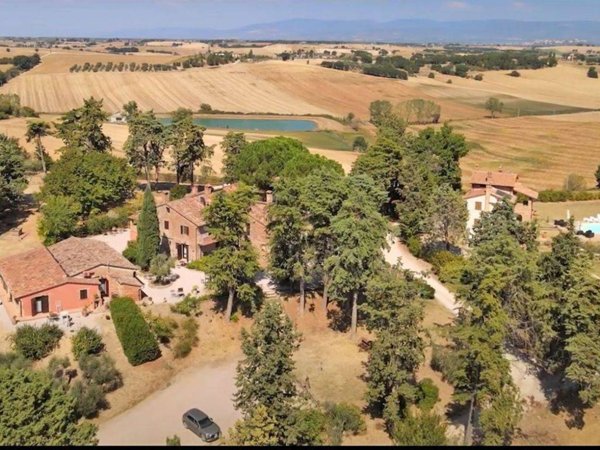 casa indipendente in vendita a Castiglione del Lago