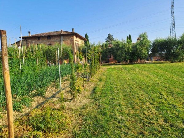 casa indipendente in vendita a Castiglione del Lago in zona Porto