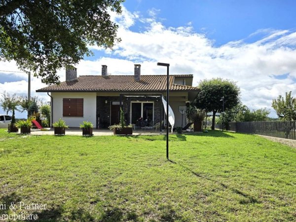 casa indipendente in vendita a Castiglione del Lago