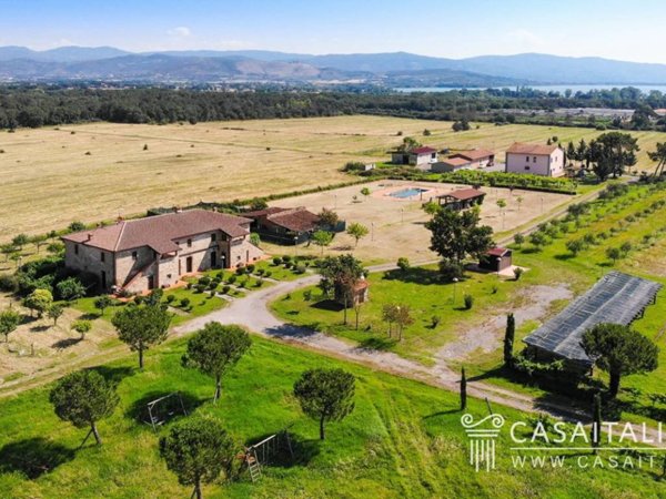 negozio in vendita a Castiglione del Lago in zona Panicarola