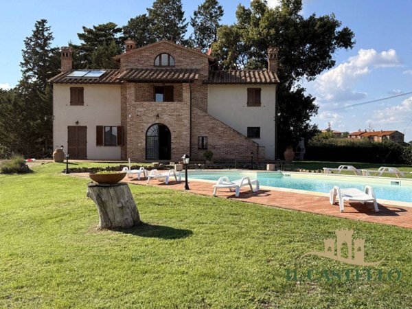 casa indipendente in vendita a Castiglione del Lago in zona Villastrada