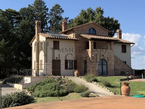 casa indipendente in vendita a Castiglione del Lago in zona Villastrada