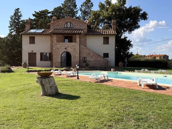 casa indipendente in vendita a Castiglione del Lago in zona Villastrada