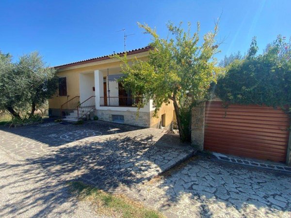 casa indipendente in vendita a Castiglione del Lago in zona Vaiano