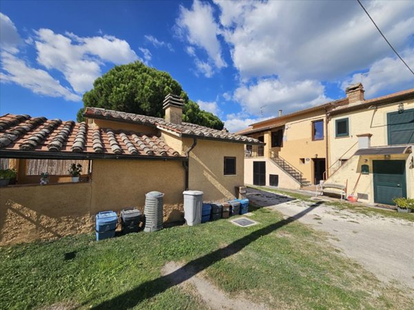 casa indipendente in vendita a Castiglione del Lago