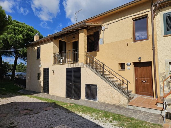 casa indipendente in vendita a Castiglione del Lago
