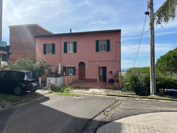 casa indipendente in vendita a Castiglione del Lago