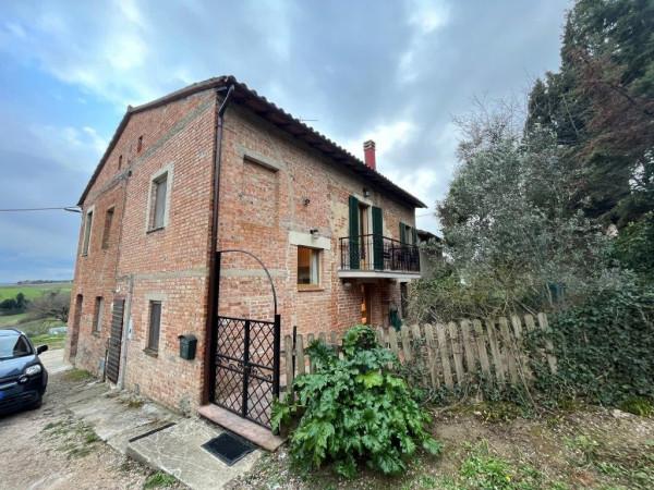 casa indipendente in vendita a Castiglione del Lago in zona Gioiella