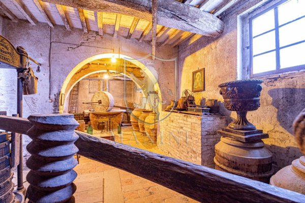 casa indipendente in vendita a Castiglione del Lago in zona Casamaggiore
