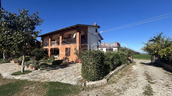 casa indipendente in vendita a Castiglione del Lago