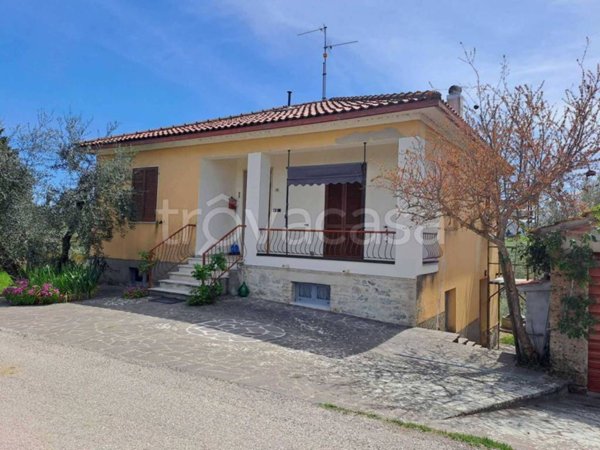 casa indipendente in vendita a Castiglione del Lago in zona Vaiano