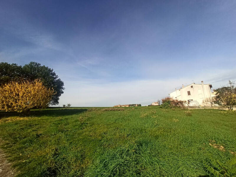 terreno edificabile in vendita a Castiglione del Lago