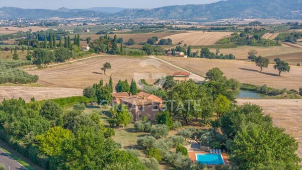 casa indipendente in vendita a Castiglione del Lago