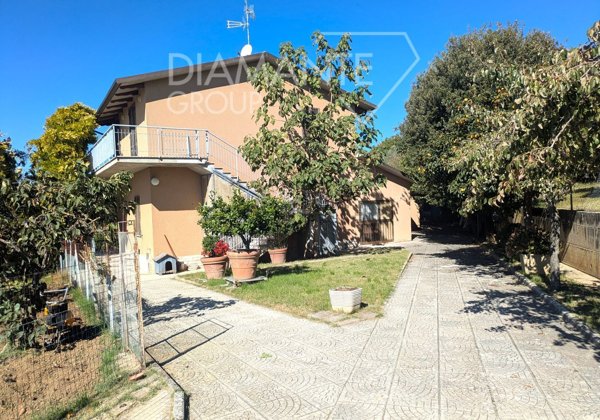 casa indipendente in vendita a Castiglione del Lago