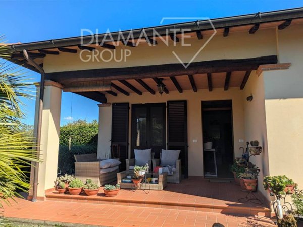 casa indipendente in vendita a Castiglione del Lago