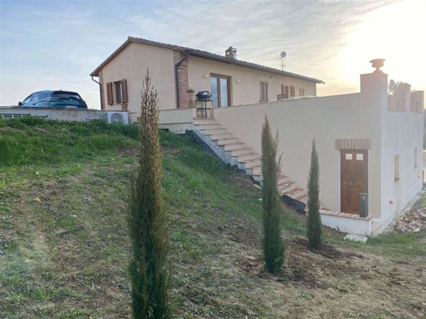 casa indipendente in vendita a Castiglione del Lago
