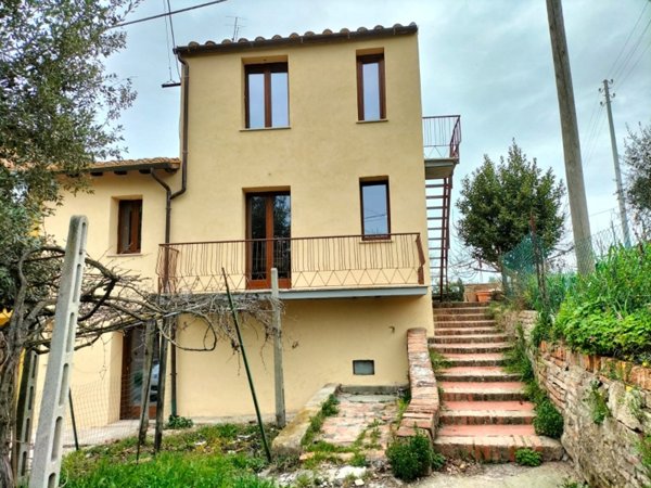 casa indipendente in vendita a Castiglione del Lago in zona Macchie