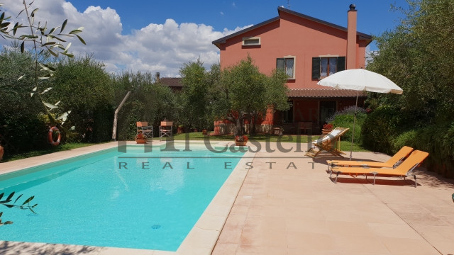 casa indipendente in vendita a Castiglione del Lago