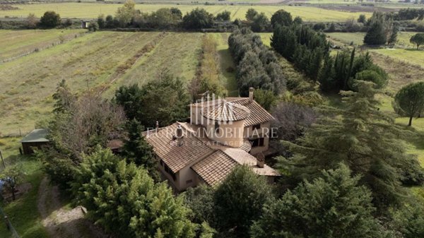 casa indipendente in vendita a Castiglione del Lago