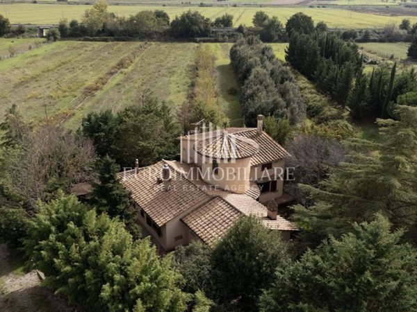 casa indipendente in vendita a Castiglione del Lago
